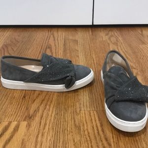 Vince Camuto gray flats